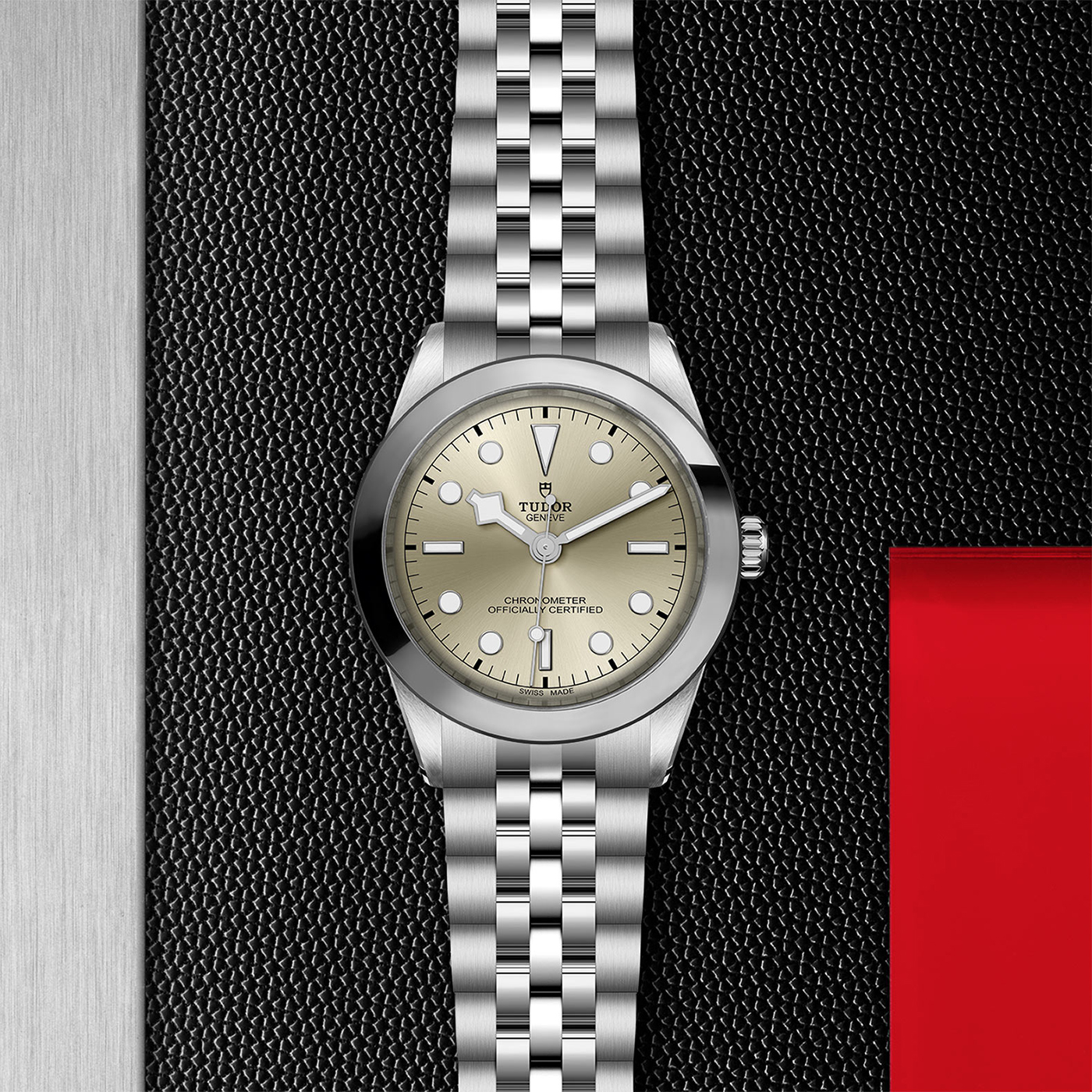 Tudor-M79660-0003_flat