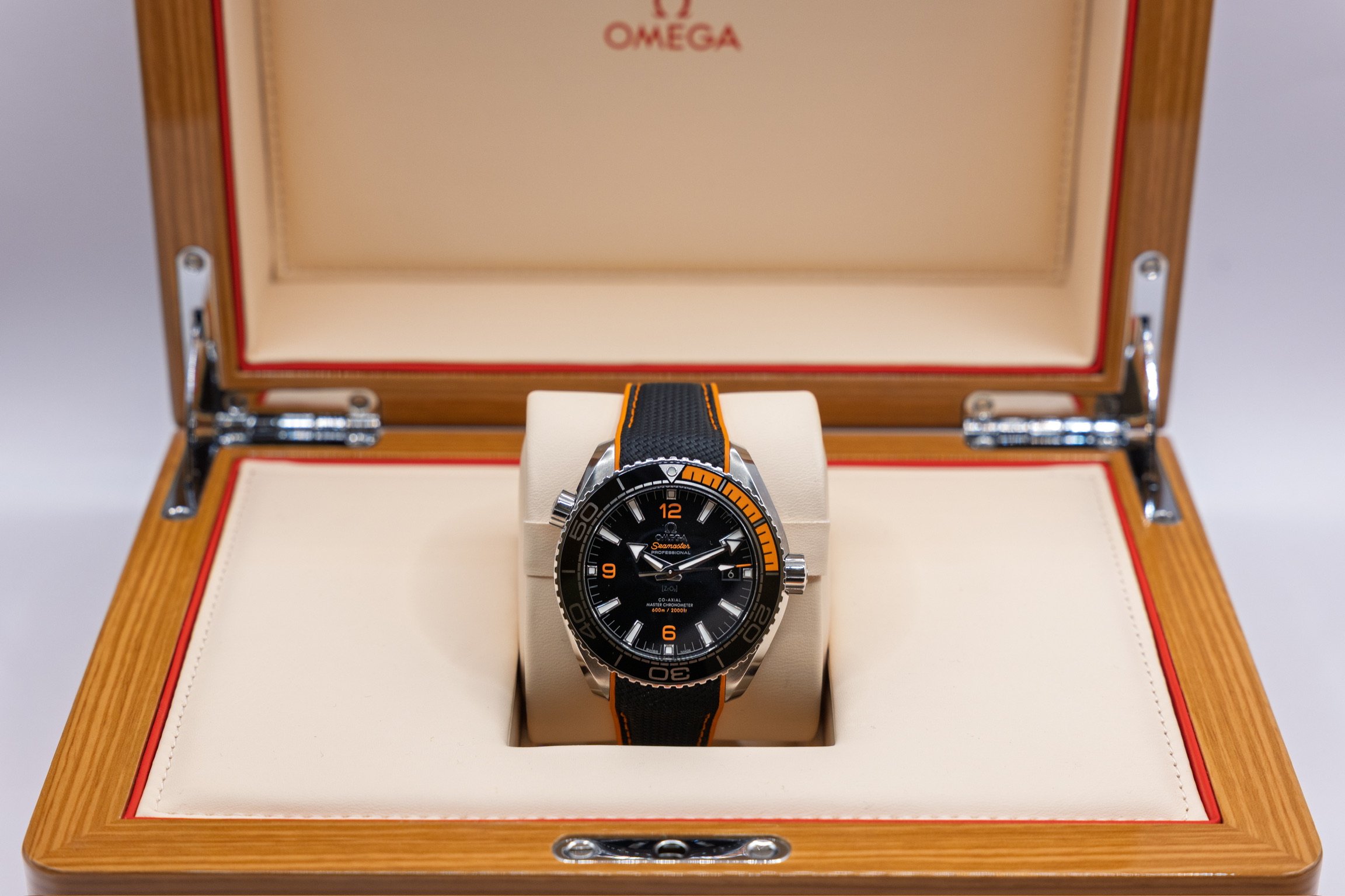 Omega Seamaster Planet Ocean 600M Ref. 215.32.44.21.01.001(2019) - Image 2