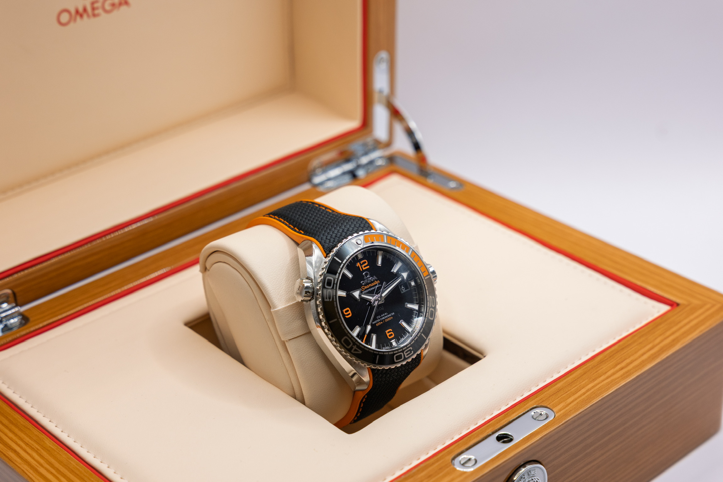 Omega Seamaster Planet Ocean 600M Ref. 215.32.44.21.01.001(2019) - Image 3