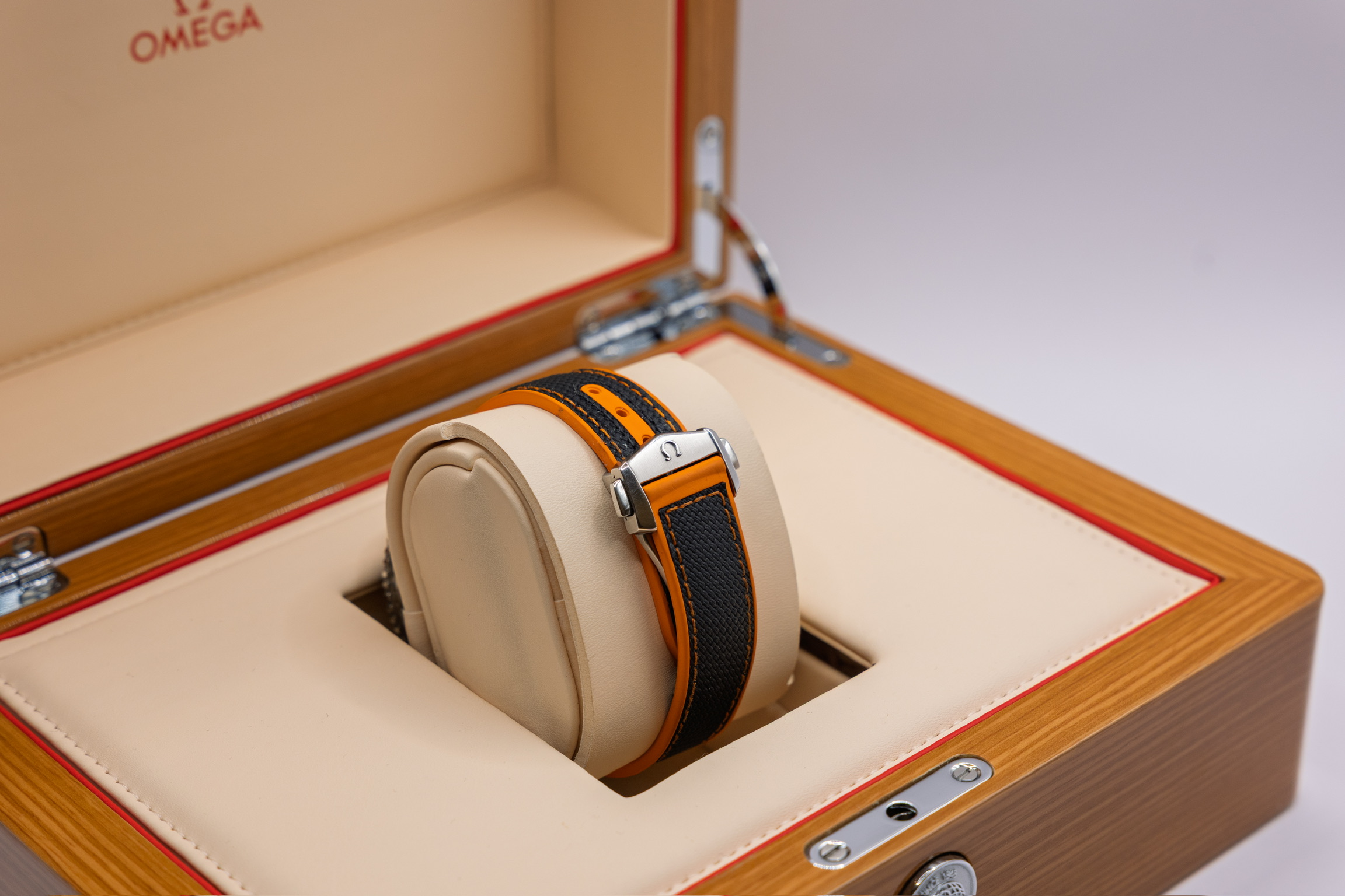 Omega Seamaster Planet Ocean 600M Ref. 215.32.44.21.01.001(2019) - Image 8