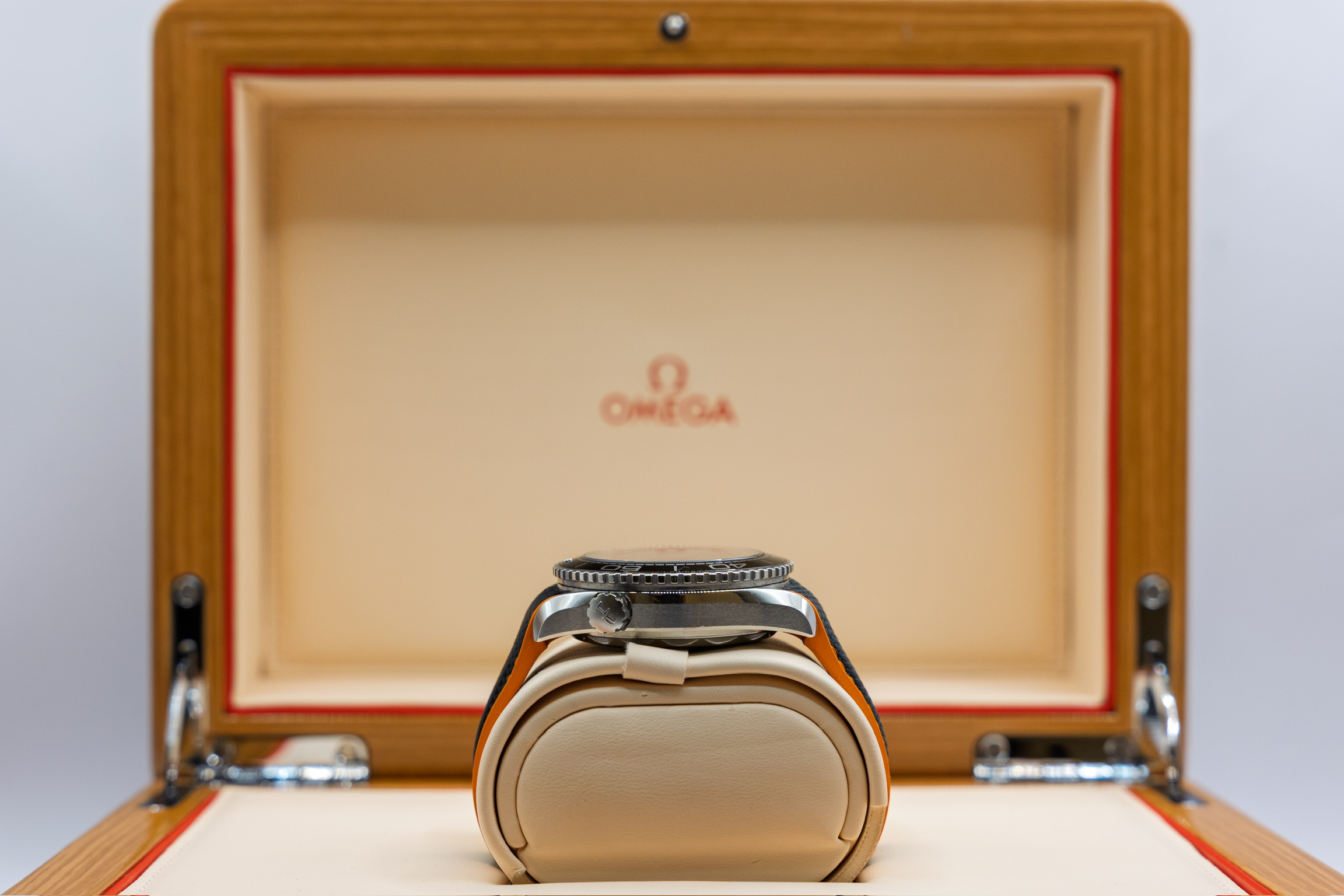 Omega Seamaster Planet Ocean 600M Ref. 215.32.44.21.01.001(2019) - Image 6